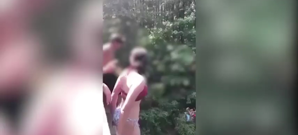 16 yaşındaki kız arkadaşı tarafından 20 metre yükseklikteki köprüden itildi!