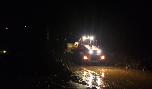 Rize - Çamlıhemşin karayolu trafiğe kapandı...