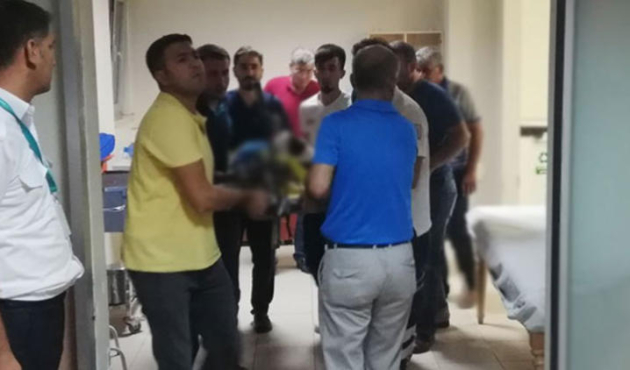 Parkta oynarken bir anda başına saplandı!