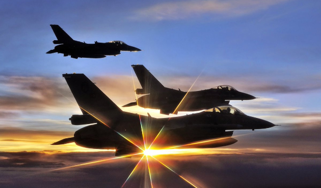 F-16'lar Kandil'i vurdu! Terör inleri imha edildi