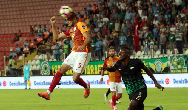 "Futbolda topa kafa vurmak yasaklansın"