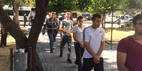 O okula da operasyon! 51 gözaltı...