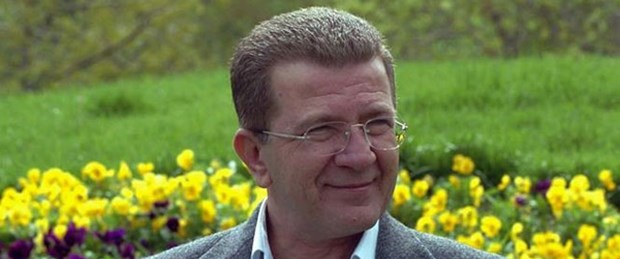 Eski milletvekili otelde intihar etti