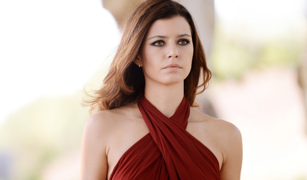 Beren Saat hastaneye kaldırıldı!