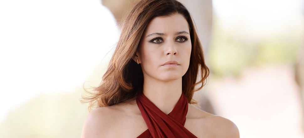Beren Saat hastaneye kaldırıldı!