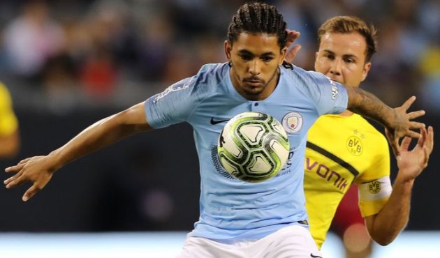 Hedefteki isim Douglas Luiz!