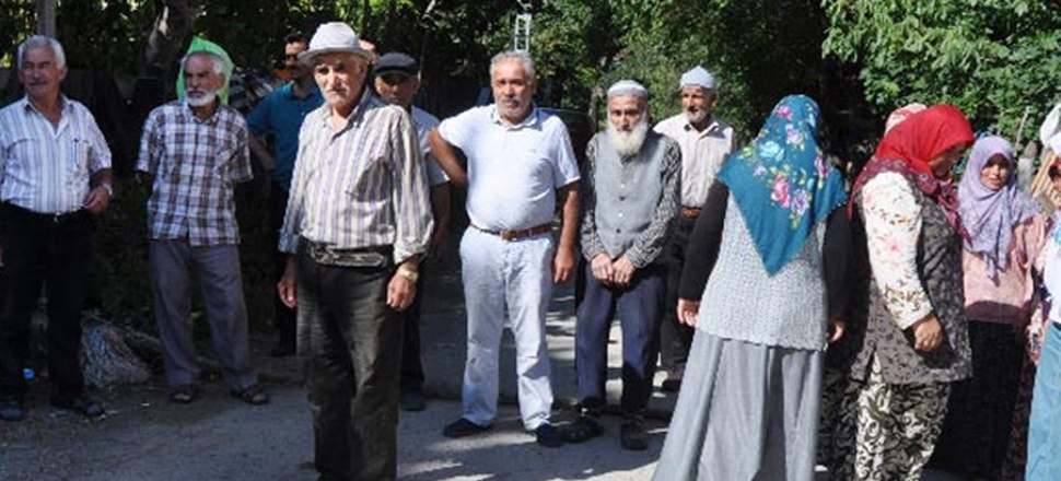Köye kurt indi, köylüler canını zor kurtardı!
