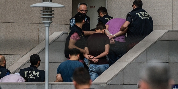 O örgütten akıl dışı iddia: Gözaltındaki darbecilere tecavüz ediliyormuş!