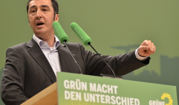 Cem Özdemir'den Merkel'e Türkiye çağrısı...