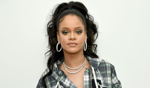 Polis, Rihanna'nın evine helikopterle geldi!