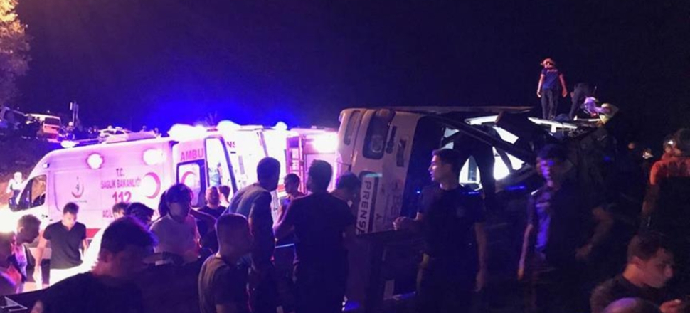 Bursa'da yolcu otobüsü devrildi...