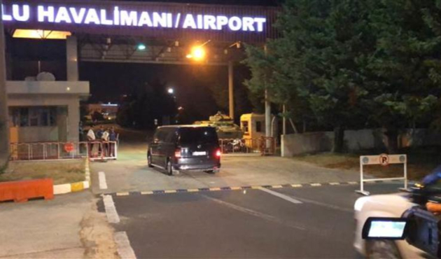 Yunanistan'dan tahliye olan askerlerine özel uçak!
