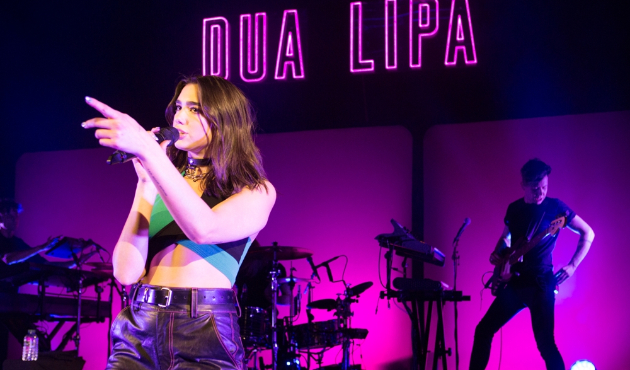 Dua Lipa Türkiye'de ilk konserini verdi...