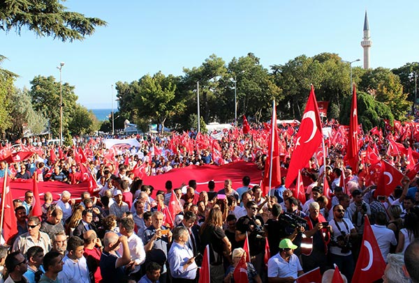 Tekirdağ'da darbeye karşı dev yürüyüş