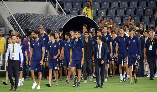 Fenerbahçe'de 2 ismin bileti kesildi!