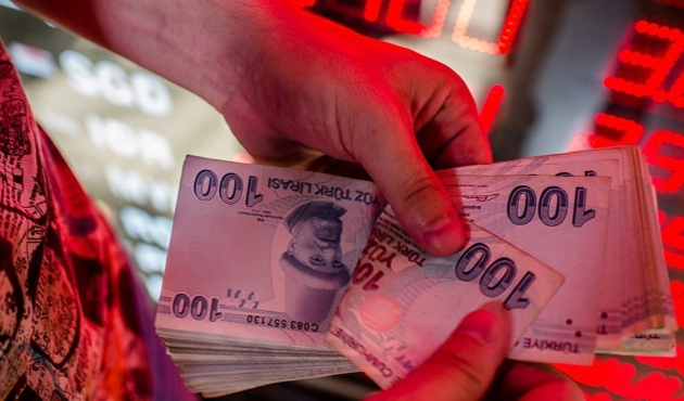 İngilizler TL almak için döviz bürolarına koştu