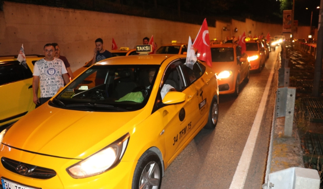 İstanbul'da taksicilerden ABD protestosu...