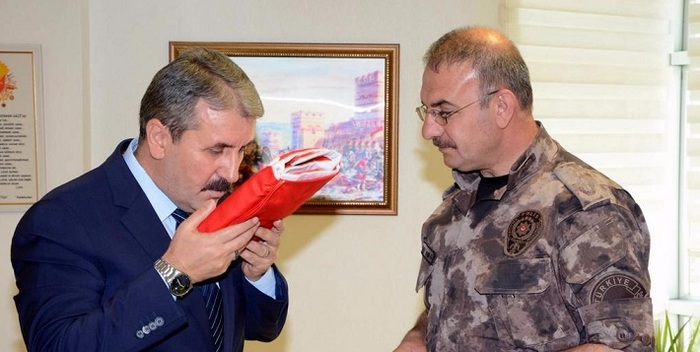 Gören de son FETÖ bükücü sanacak! 'Hoca'sının Mustafa'sı: FETÖ'yü lanetledi!