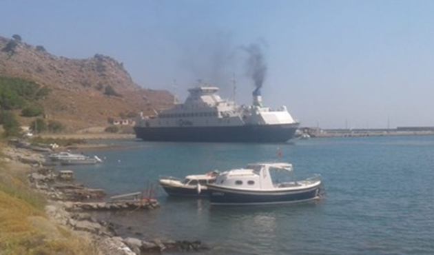 Çanakkale'de feribot karaya oturdu!