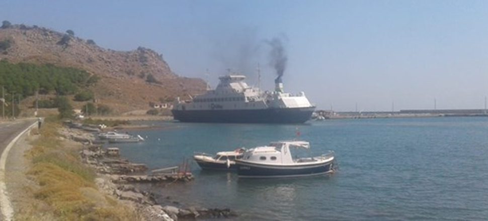 Çanakkale'de feribot karaya oturdu!