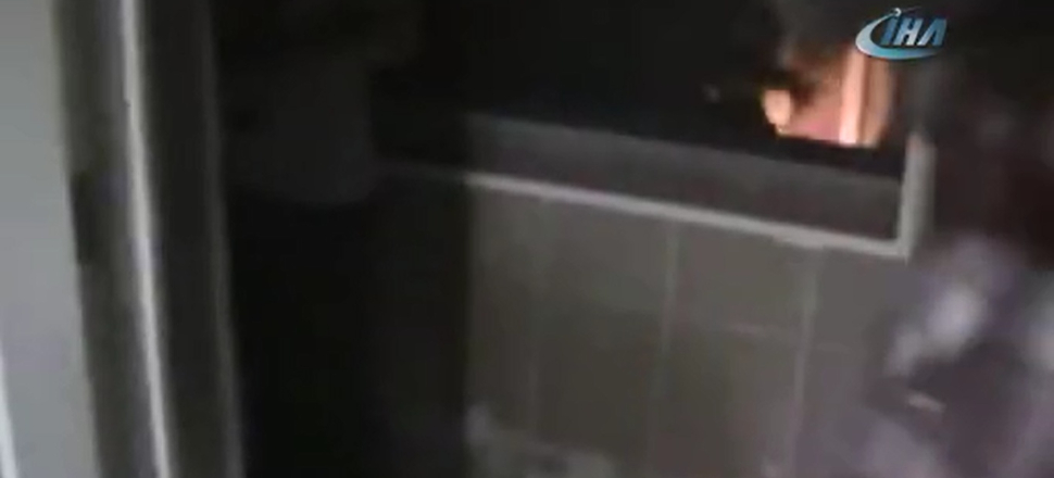 Kağıthane'deki uyuşturucu baskını kamerada!