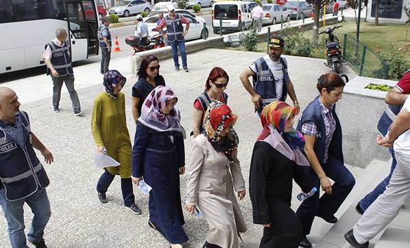 Darbeci askerlere destek vermek için SMS’le dua göndermişler