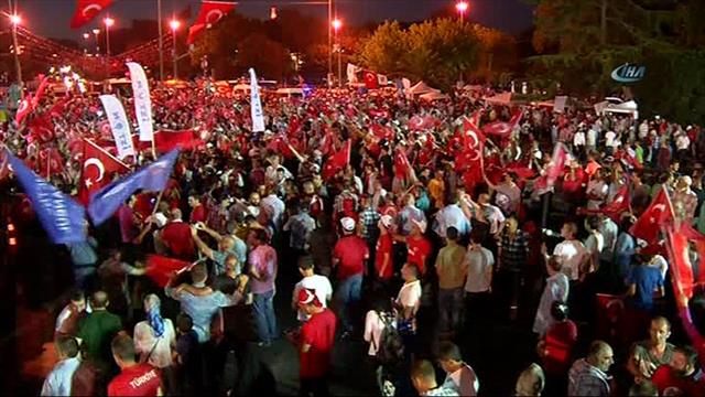 İstanbullar demokrasi nöbetinde
