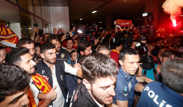 Emre Akbaba İstanbul'a geldi...