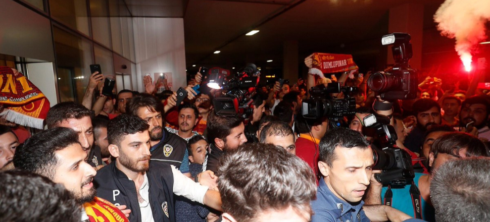 Emre Akbaba İstanbul'a geldi...
