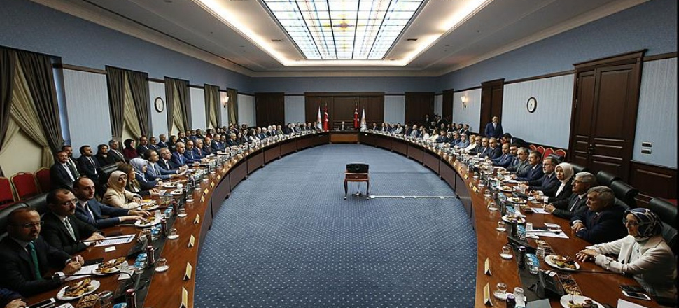AK Parti'nin yeni MKYK'sı ilk toplantısını yaptı!