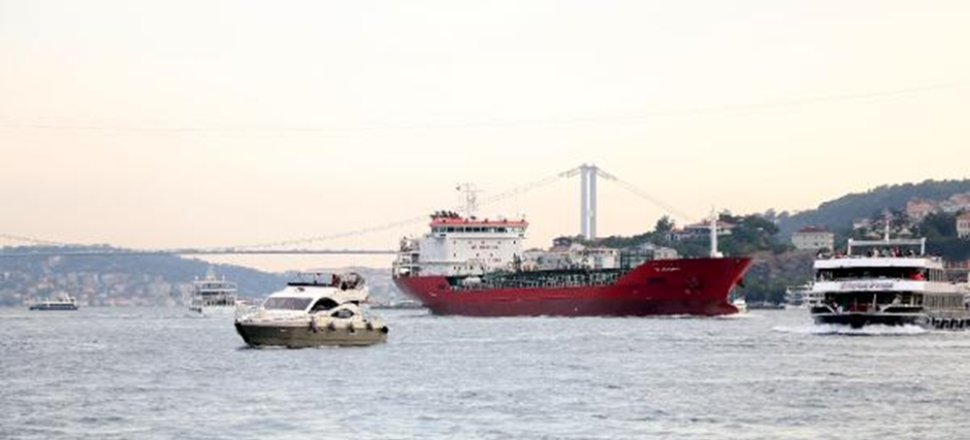 İstanbul Boğazı'nda korku dolu anlar...