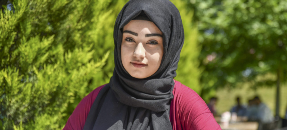 21 yaşında, AK Parti'nin en tepesinde görevli!