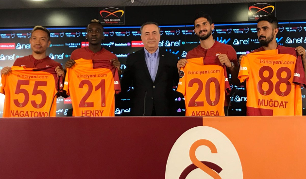 Galatasaray'da Emre Akbaba için imza töreni!