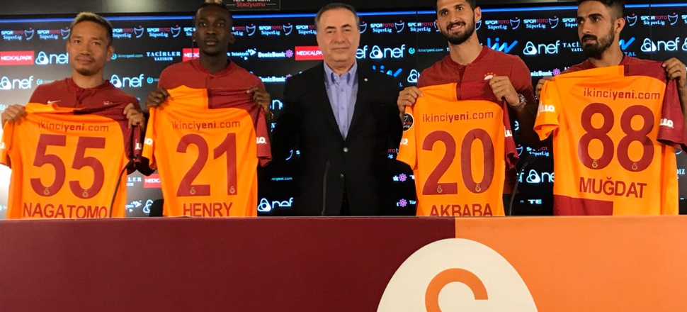 Galatasaray'da Emre Akbaba için imza töreni!