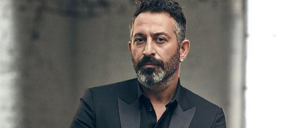 Cem Yılmaz'dan bir örnek poz!