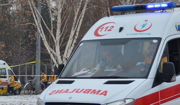 Balıkesir'de iki otomobil çarpıştı!