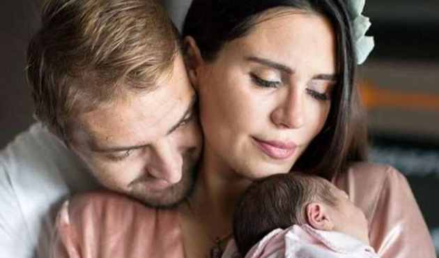 Şükran Ovalı ve Caner Erkin'den ilk fotoğraf...