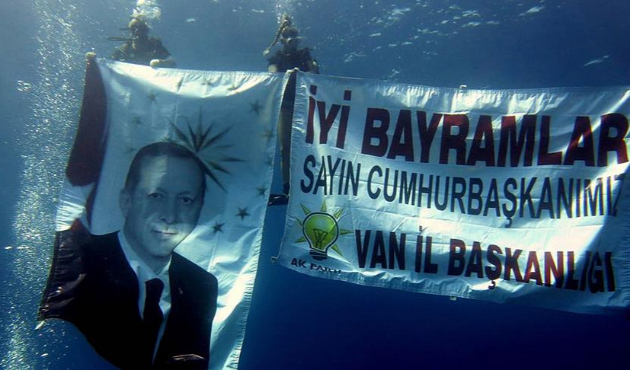 Denizin altında Erdoğan'ın bayramını kutladılar!