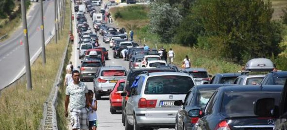 Kapıkule'de 6 kilometrelik çift sıra kuyruk!