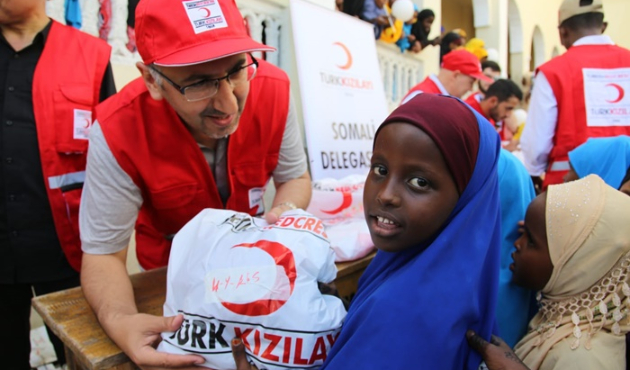 Türkiye’de ve dört kıtada kurban kesimleri başladı