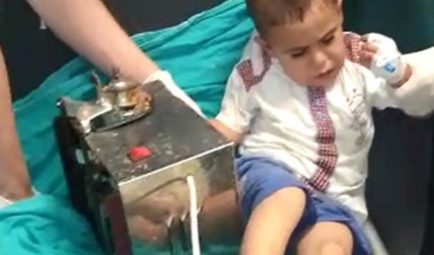 3 yaşındaki çocuk elini kıyma makinesine kaptırdı!