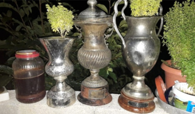 Kulüp kupaları çiçek saksısı yapıldı!