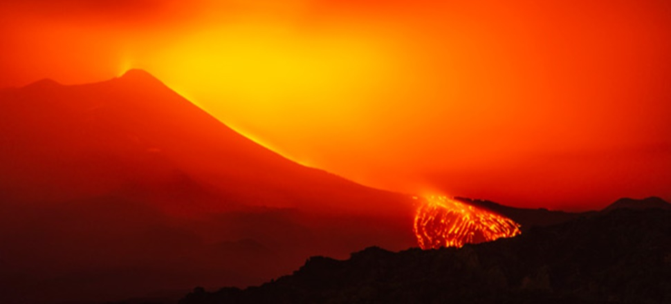 Etna Yanardağı yeniden faaliyete geçti!