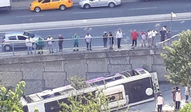 Sarıyer'de halk otobüsü devrildi!