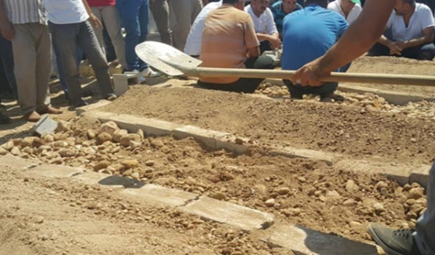 Öldürdüğü evlatlarıyla yan yana gömüldü!