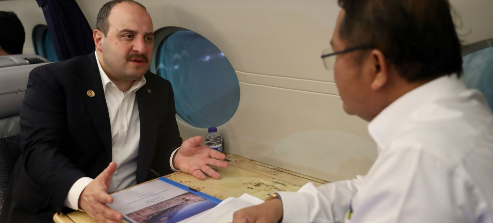 Endonezyalı mevkidaşı ile 41 bin feet'te görüştü