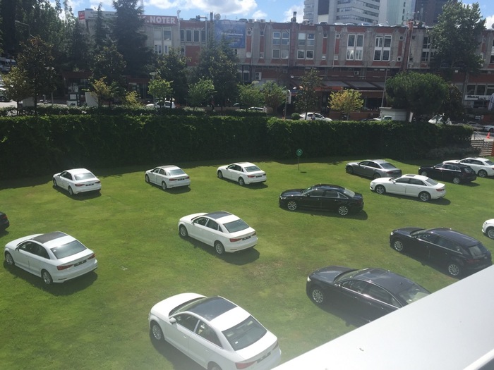 'Darbecilere Audi'li önlem' fotoğrafı başlarını yaktı! Üst düzey yöneticinin işine son verildi