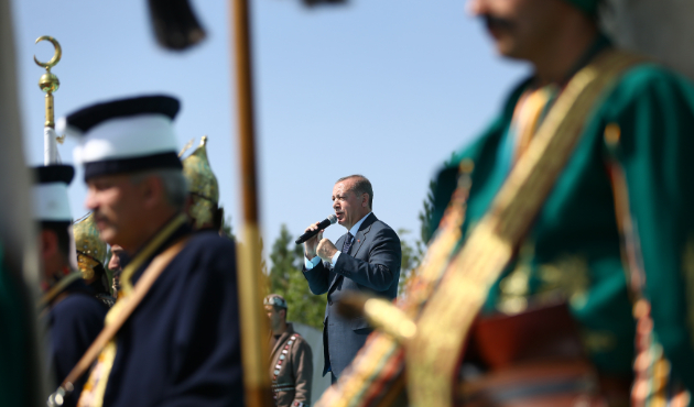 İbrahim Karagül: Düşmanın en büyüğü ile yüzleşmek kaderimiz!