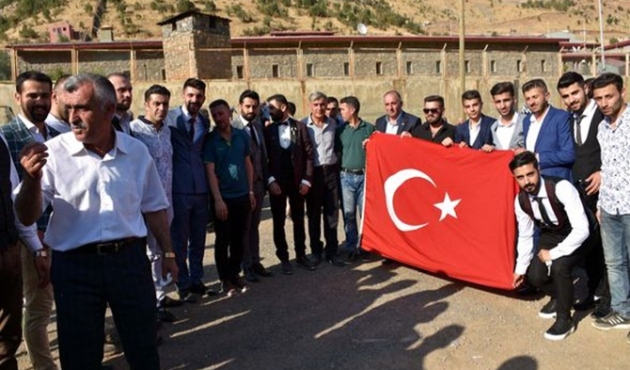 Gelin altının ağırlığını taşıyamadı!