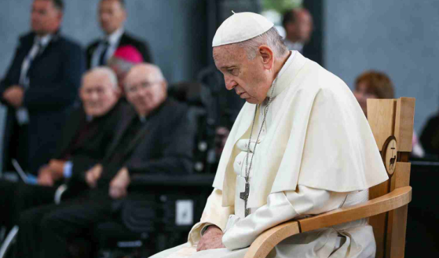 "Papa Francis'e darbe planlanıyor!"